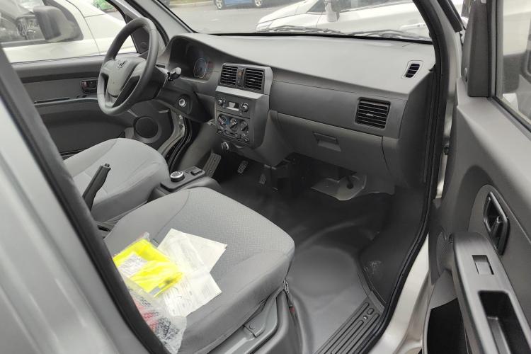 五菱汽车 五菱电卡 2021款 载货车宁德41.86kWh汇川2代电控中控内饰7001