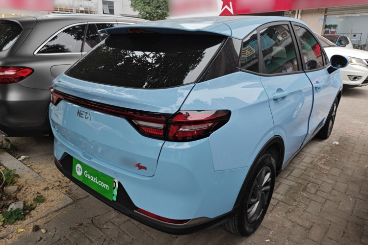 哪吒汽车 哪吒AYA 2023款 318 Lite车身外观7