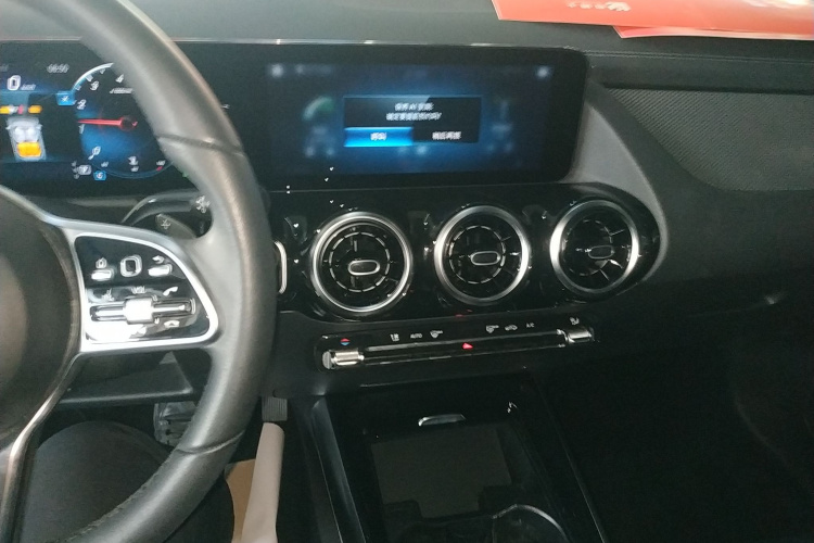 奔驰GLA 2023款 改款 GLA 200中控内饰7002