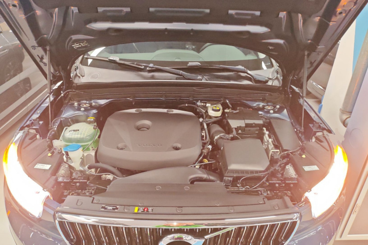 沃尔沃XC40 2021款 T4 四驱智远豪华版机舱底盘24