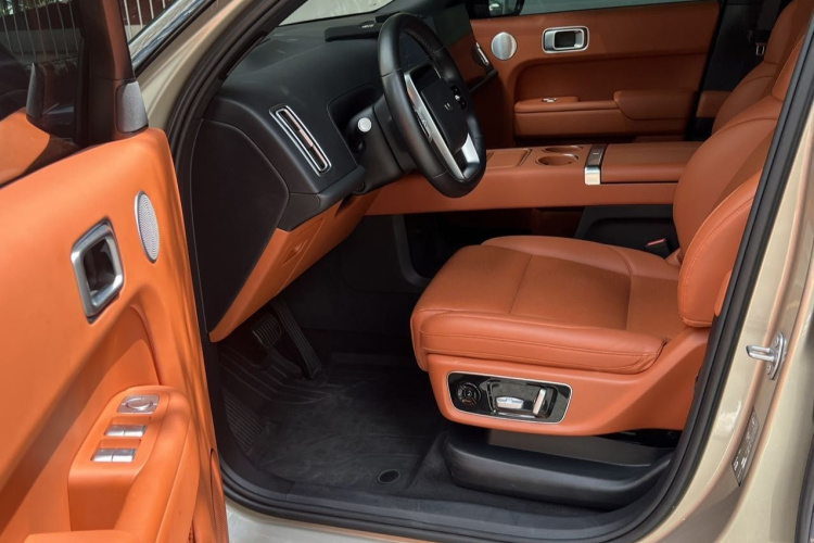 理想汽车 理想L9 2022款 Max中控内饰7002