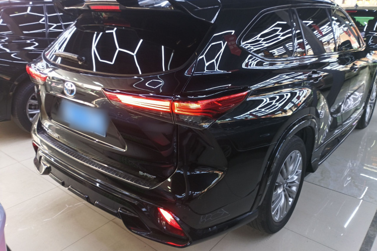 丰田 汉兰达 2022款 双擎 2.5L 四驱尊贵版 7座车身外观6005