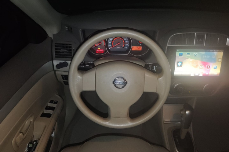 日产 轩逸 2016款 经典 1.6XE 自动舒适版中控内饰13