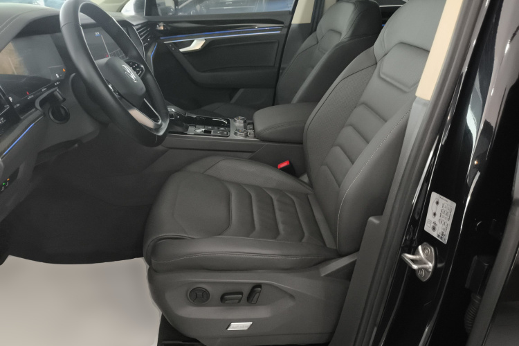 大众 途锐 2022款 3.0TSI 锐享版 曜黑运动套装中控内饰19