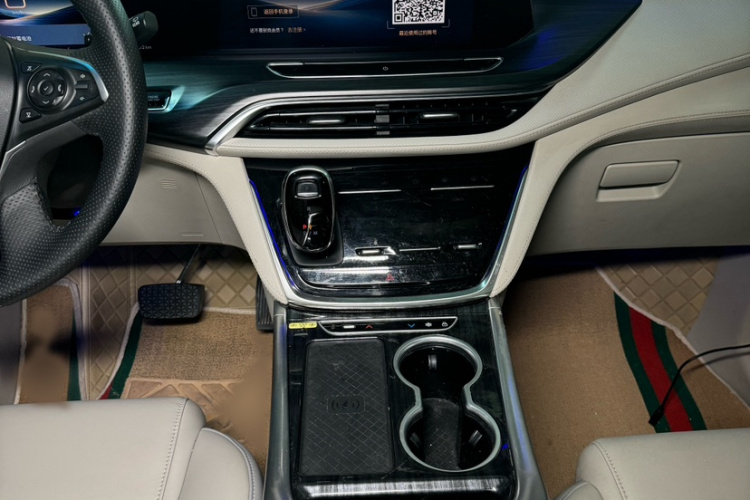 别克GL8 2023款 ES陆尊 舒适型中控内饰7001