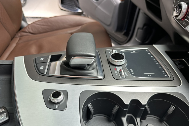 奥迪Q7 2018款 40 TFSI S line运动型局部细节18