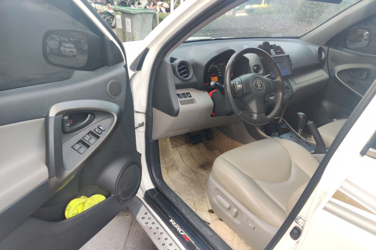 丰田 RAV4荣放 2010款 2.0L 自动豪华升级版中控内饰7003
