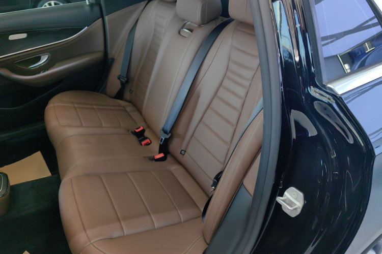 奔驰E级 2021款 E 300 L 运动时尚型中控内饰21