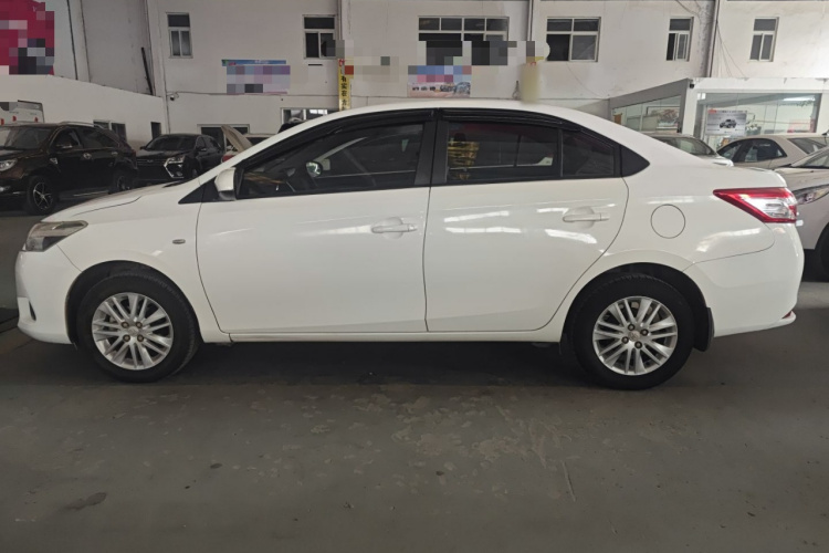 丰田 威驰 2014款 1.5L 手动智尚版车身外观4