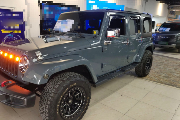 Jeep 牧马人 2014款 3.0L Sahara 四门版车身外观4