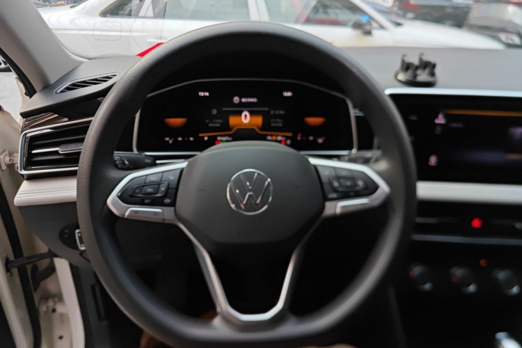 大众 途观L 2022款 330TSI 自动两驱舒享版中控内饰13