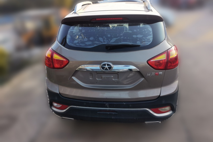 江汽集团 瑞风S3 2016款 1.5L CVT豪华智能型车身外观6