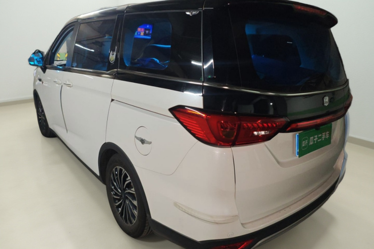 长安欧尚科尚 2022款 1.5T 自动商务型车身外观5