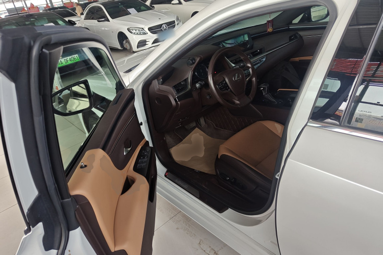 雷克萨斯ES 2020款 200 卓越版中控内饰20