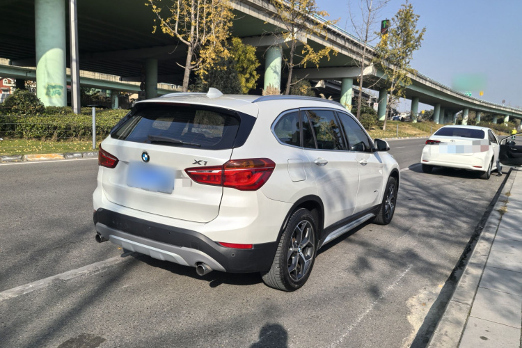 宝马X1 2018款 xDrive20Li 尊享型车身外观6006