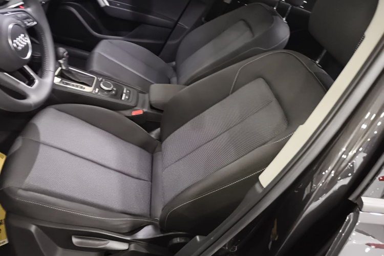 奥迪Q2L 2021款 35 TFSI 进取动感型局部细节19