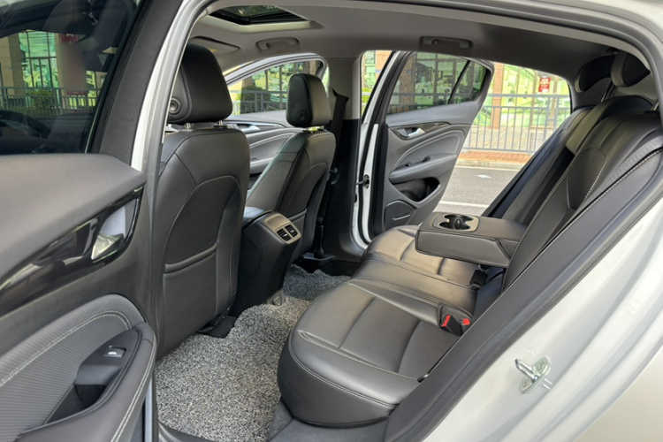 别克 君威 2024款 25T 超享版中控内饰7006