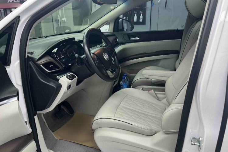 别克GL8 2023款 陆上公务舱 652T 豪华型中控内饰7001