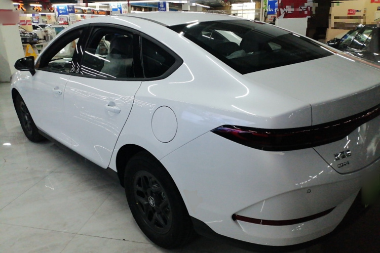 比亚迪 秦PLUS 2025款 DM-i 智驾版 55KM领先型中控内饰7004