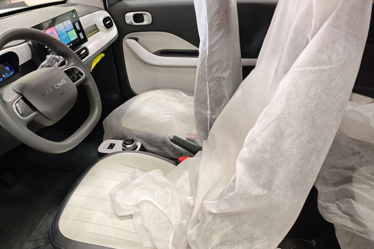 吉利银河 2025款 210km 熊猫卡丁中控内饰19