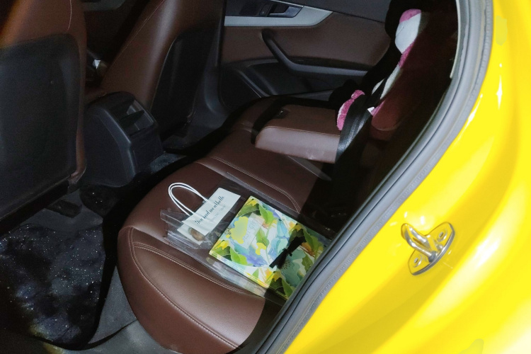 奥迪A4L 2018款 30周年年型 40 TFSI 进取型中控内饰21