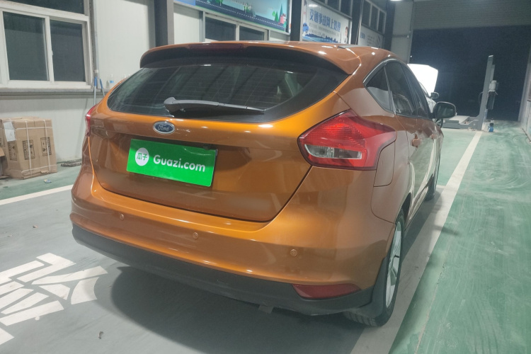 福特 福克斯 2015款 两厢 1.6L 自动舒适型车身外观6005