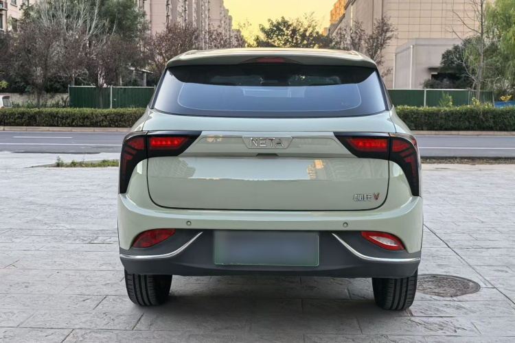 哪吒汽车 哪吒V 2022款 潮 300 Lite 三元锂车身外观6007