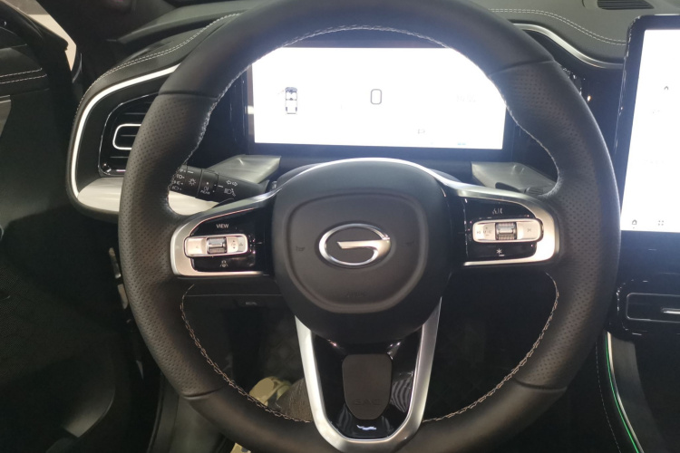 广汽传祺 传祺GS8 2024款 领航系列 2.0TGDI 两驱豪华智联版中控内饰13