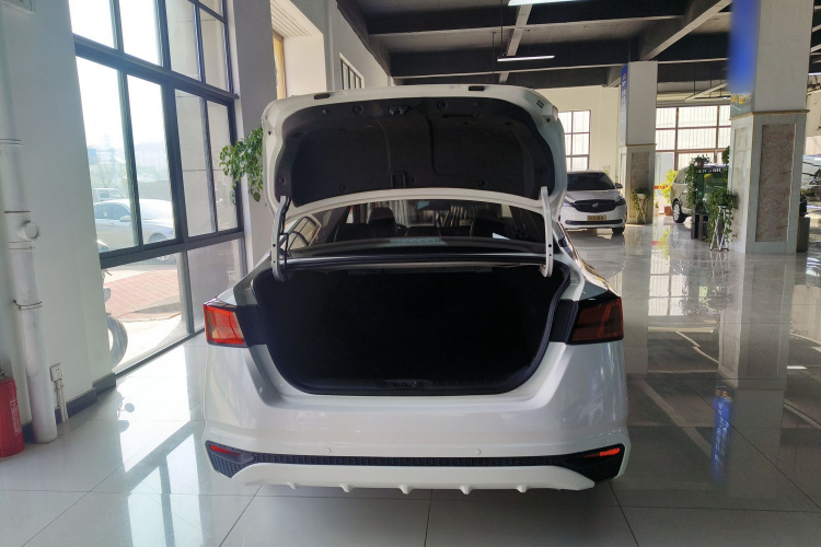 日产 天籁 2020款 2.0L XL 舒适版机舱底盘23