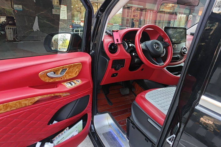 奔驰 威霆 2021款 2.0T 精英版 7座中控内饰7003