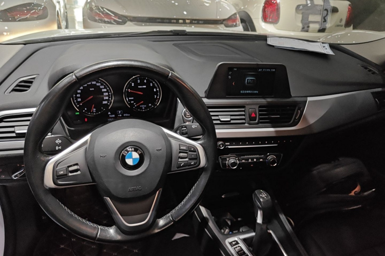 宝马1系 2018款 118i 时尚型中控内饰12