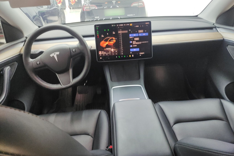 特斯拉 Model Y 2022款 长续航全轮驱动版中控内饰7002