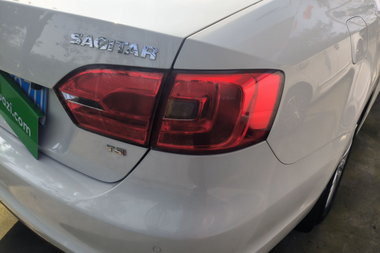 大众 速腾 2014款 改款 1.4TSI 自动豪华型车身外观9