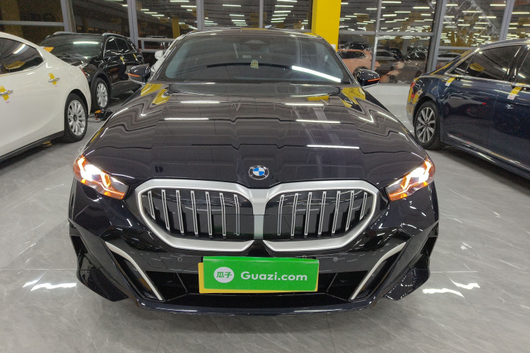 宝马5系 2024款 525Li M运动套装车身外观2