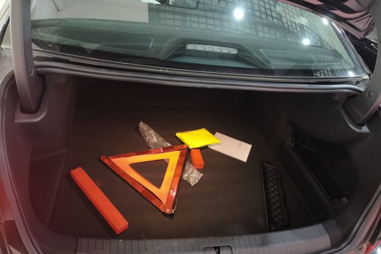 大众 帕萨特 2026款 出众款 330TSI 星空精英版机舱底盘23