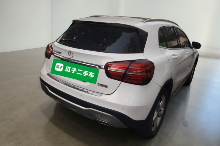 奔驰GLA 2017款 GLA 200 动感型车身外观7