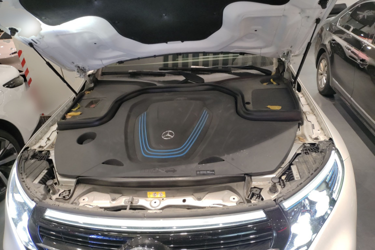 奔驰EQC 2022款 改款 EQC 400 4MATIC机舱底盘24