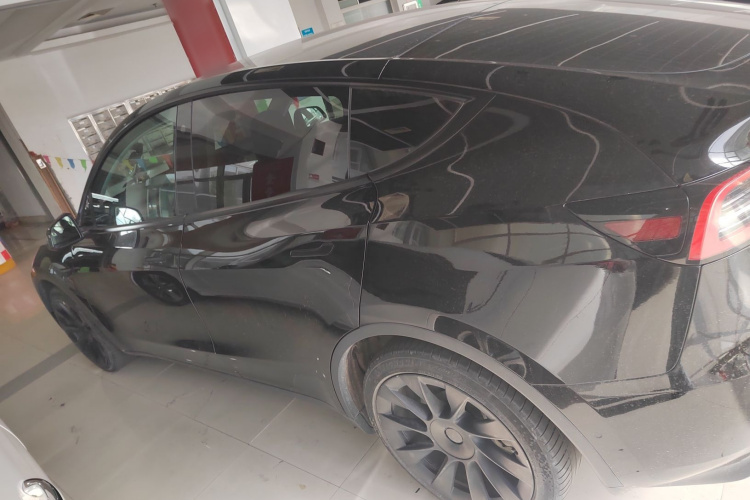 特斯拉 Model Y 2022款 后轮驱动版车身外观4