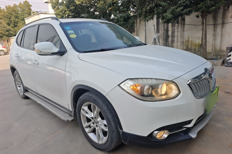 中华V5 2012款 1.5T 自动两驱运动型车身外观3