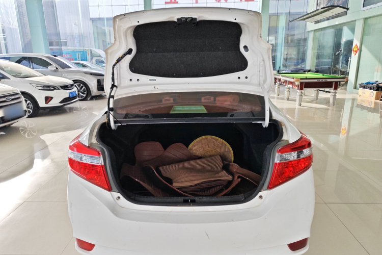 丰田 威驰 2014款 1.5L 手动智臻版机舱底盘23