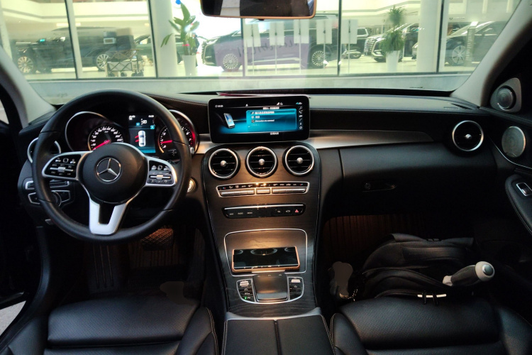 奔驰C级 2019款 C 180 L 时尚型运动版中控内饰7002