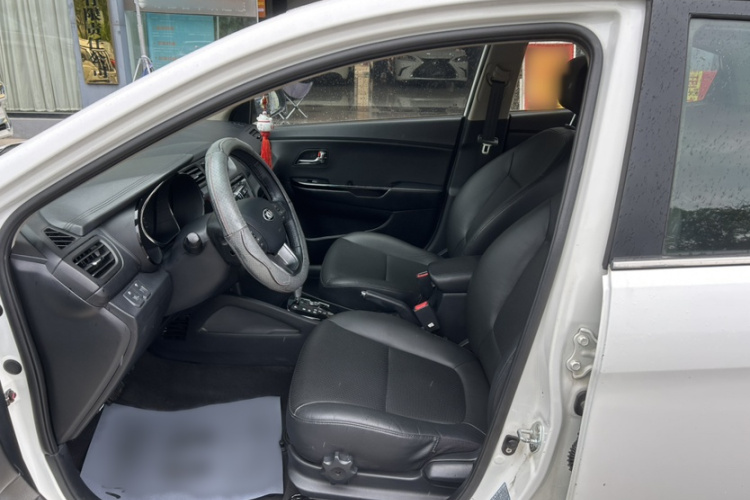起亚K2 2012款 三厢 1.4L AT Premium ECO纪念版中控内饰7002
