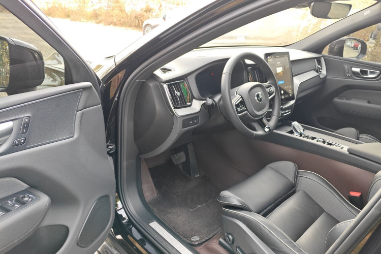 沃尔沃XC60新能源 2026款 插电式混动 长续航四驱智远极夜黑版中控内饰20