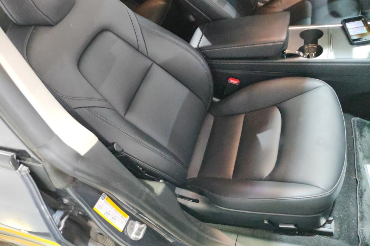 特斯拉 Model 3 2022款 后轮驱动版局部细节41