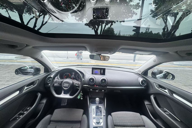 奥迪A3 2018款 30周年年型 Limousine 35 TFSI 运动型中控内饰7004