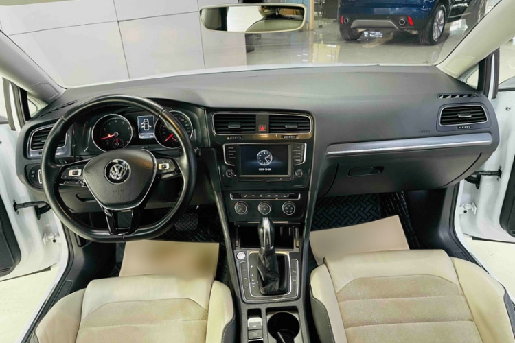 大众 高尔夫 2017款 230TSI 自动豪华百万辆纪念版中控内饰7002