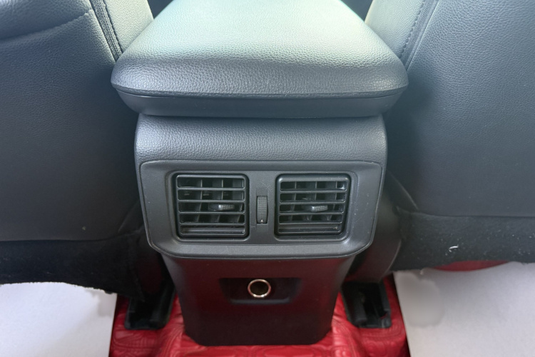 丰田 威兰达 2022款 2.0L CVT两驱领先版中控内饰7007