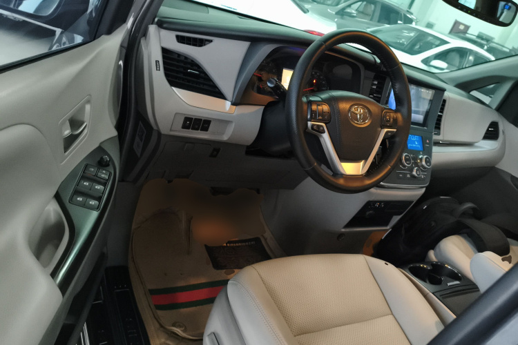 丰田Sienna（平行进口） 中控内饰20