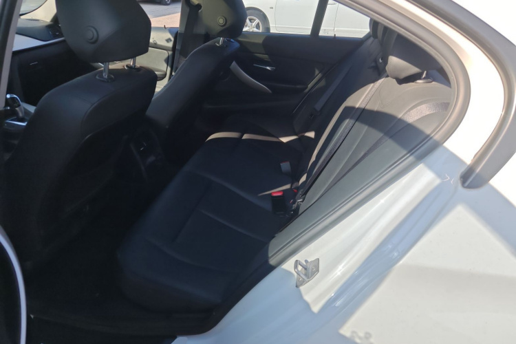 宝马3系 2015款 320i 超悦版时尚型中控内饰7004