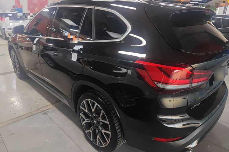 宝马X1 2021款 xDrive25Li 尊享型车身外观4